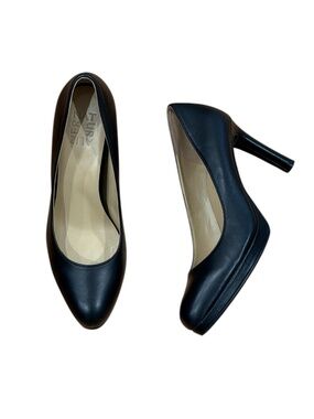 Worn once Pristine Black Naturalizer Teresa classic platform pump heels 7.5